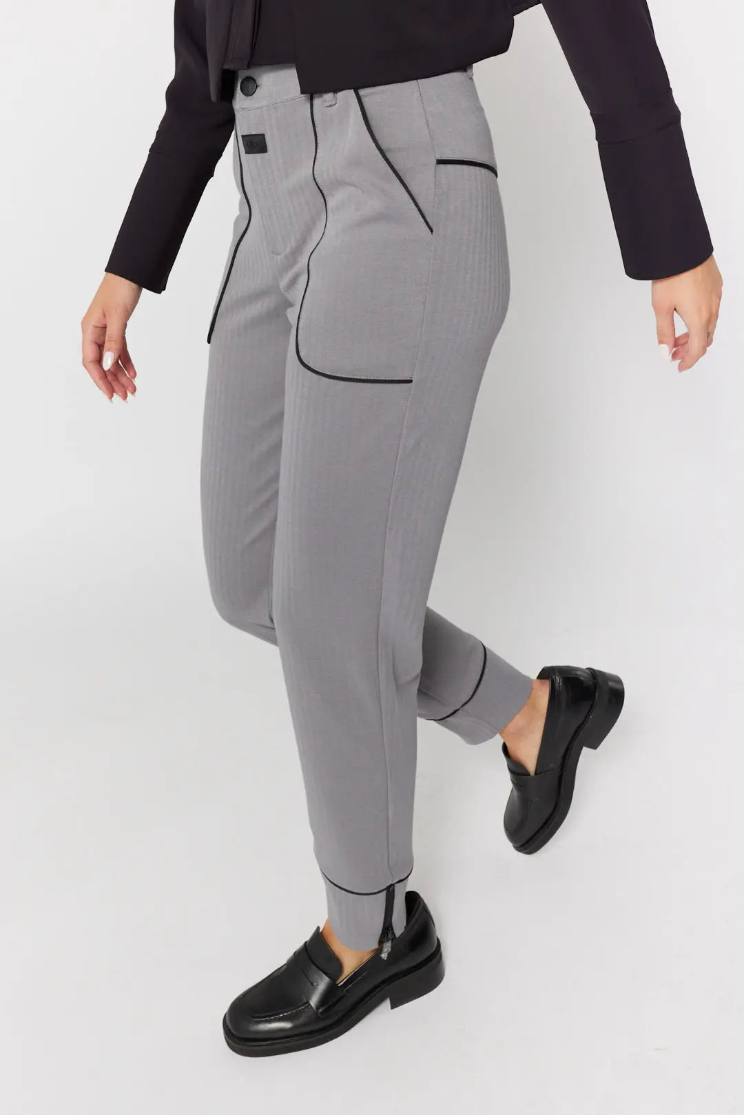 Pantalon gris poches appliquées | Stone JOELLE Collection