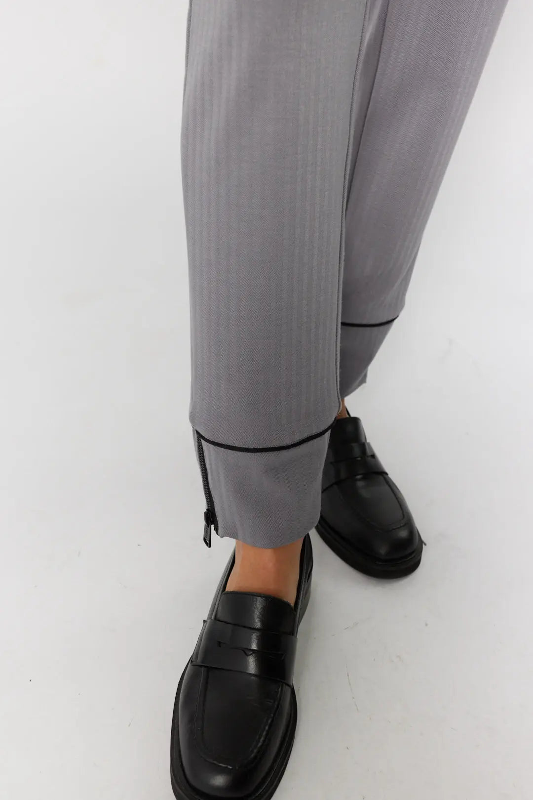 Pantalon gris poches appliquées | Stone JOELLE Collection