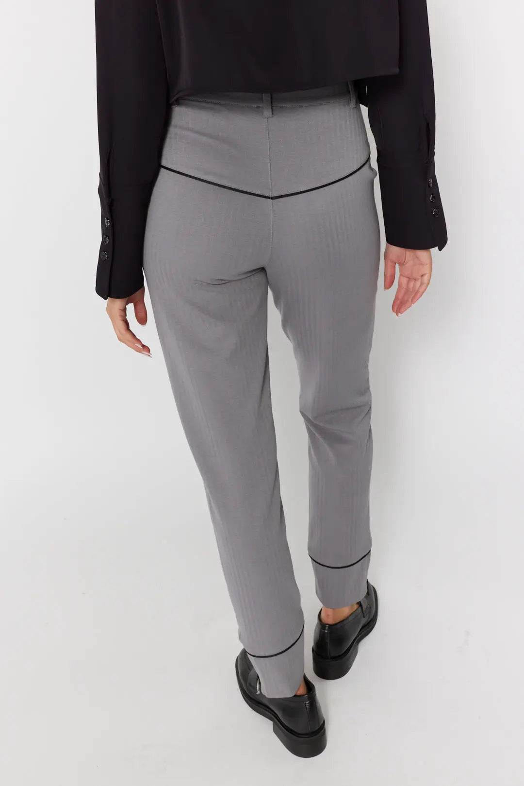 Pantalon gris poches appliquées | Stone JOELLE Collection