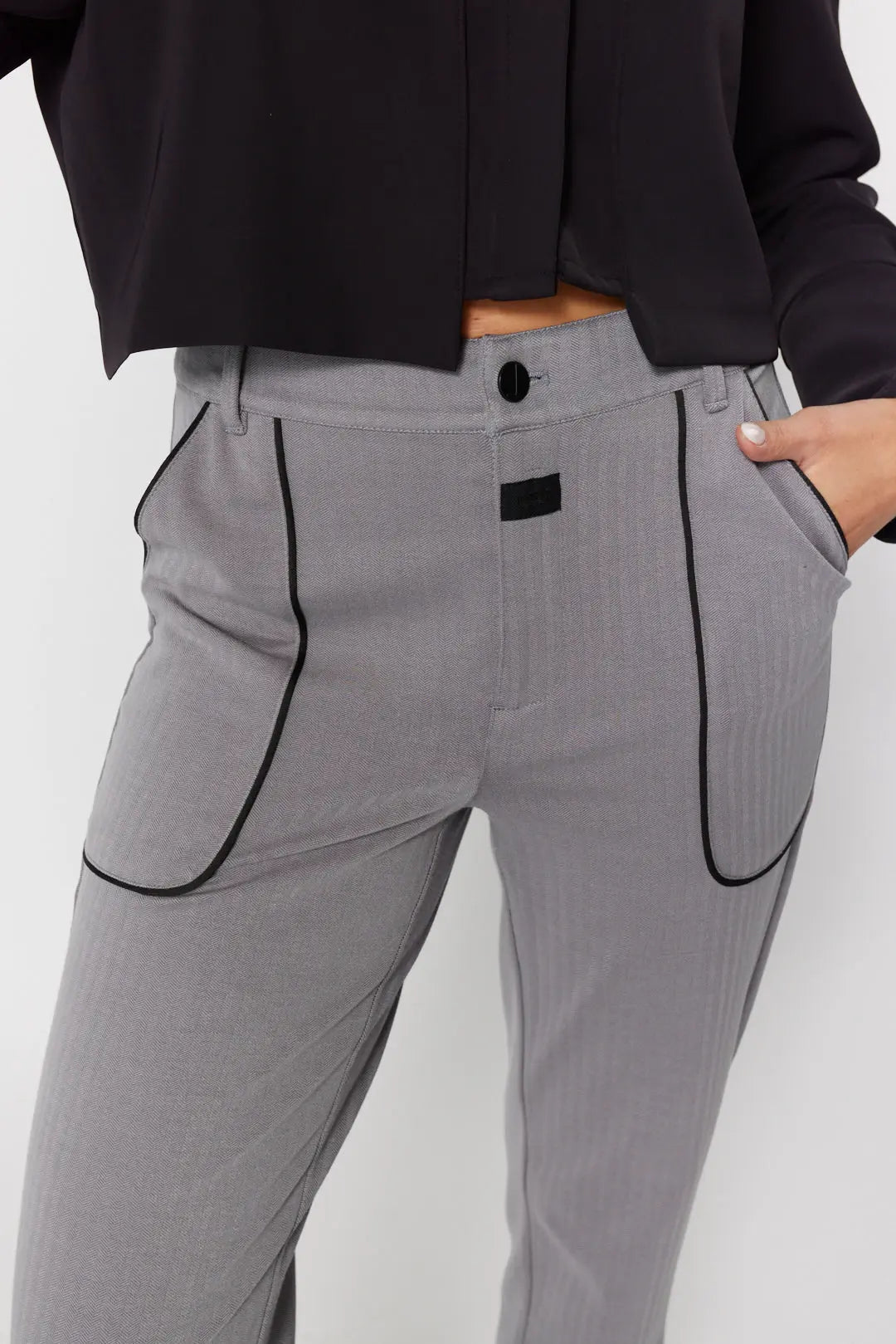 Pantalon gris poches appliquées | Stone JOELLE Collection