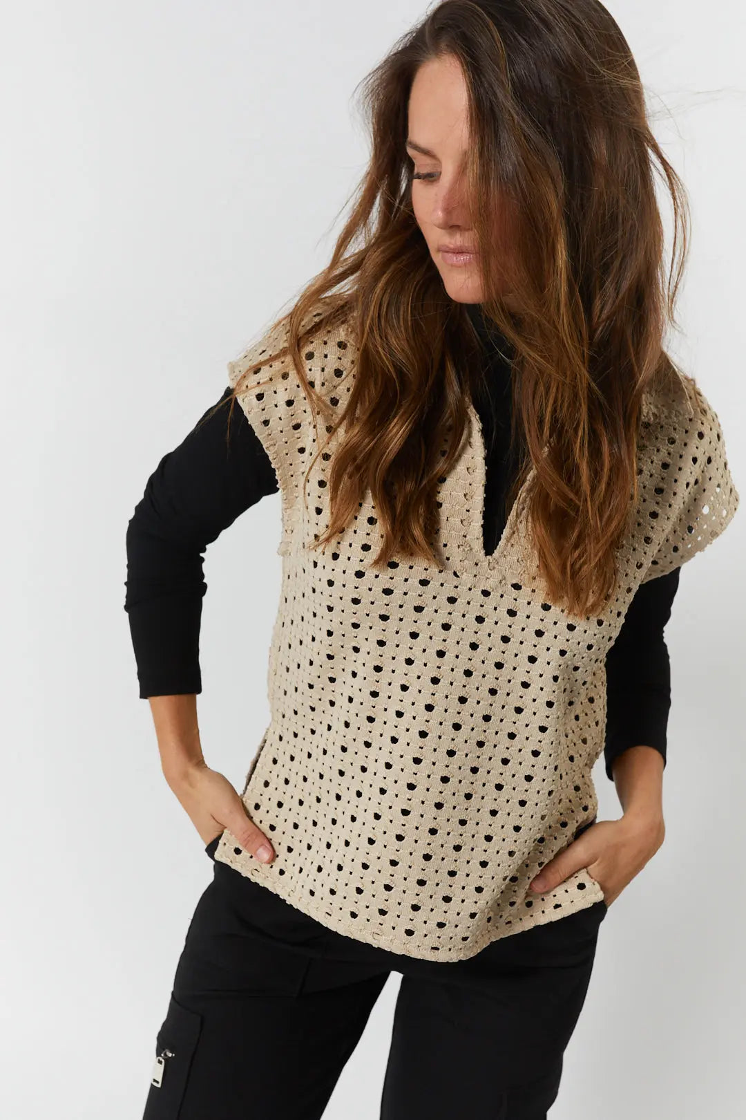 Chandail grège encolure en V | Isabeau JOELLE Collection