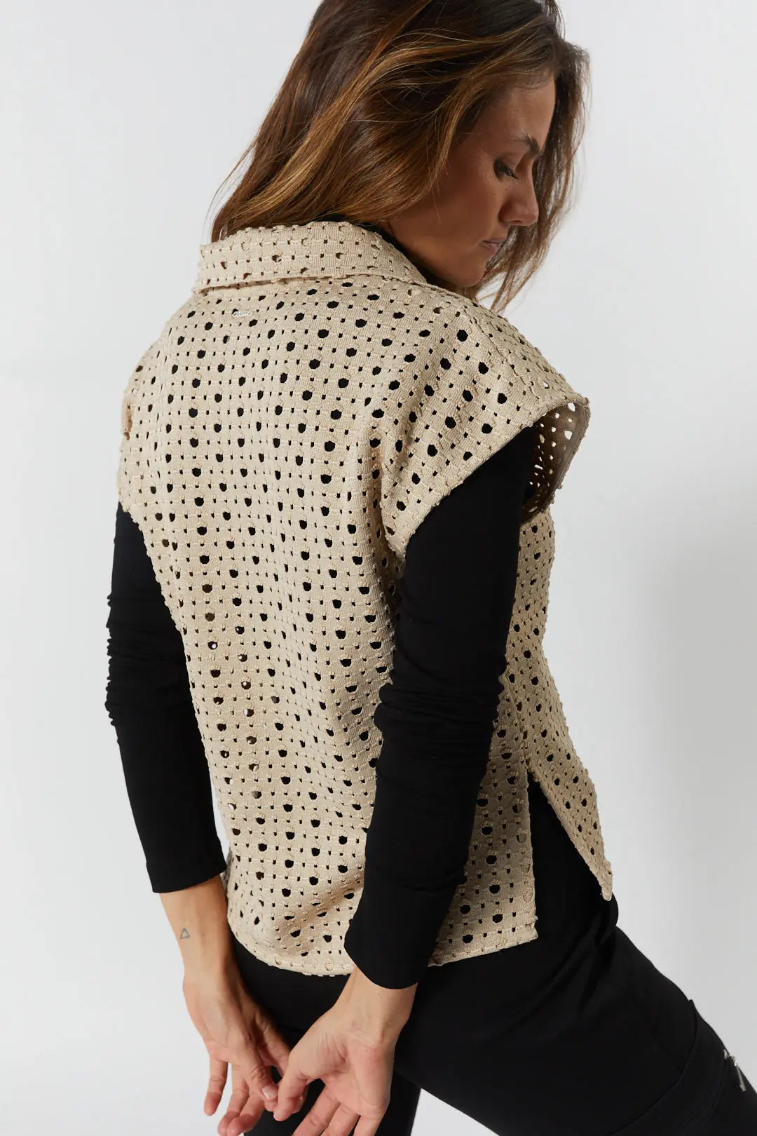 Chandail grège encolure en V | Isabeau JOELLE Collection