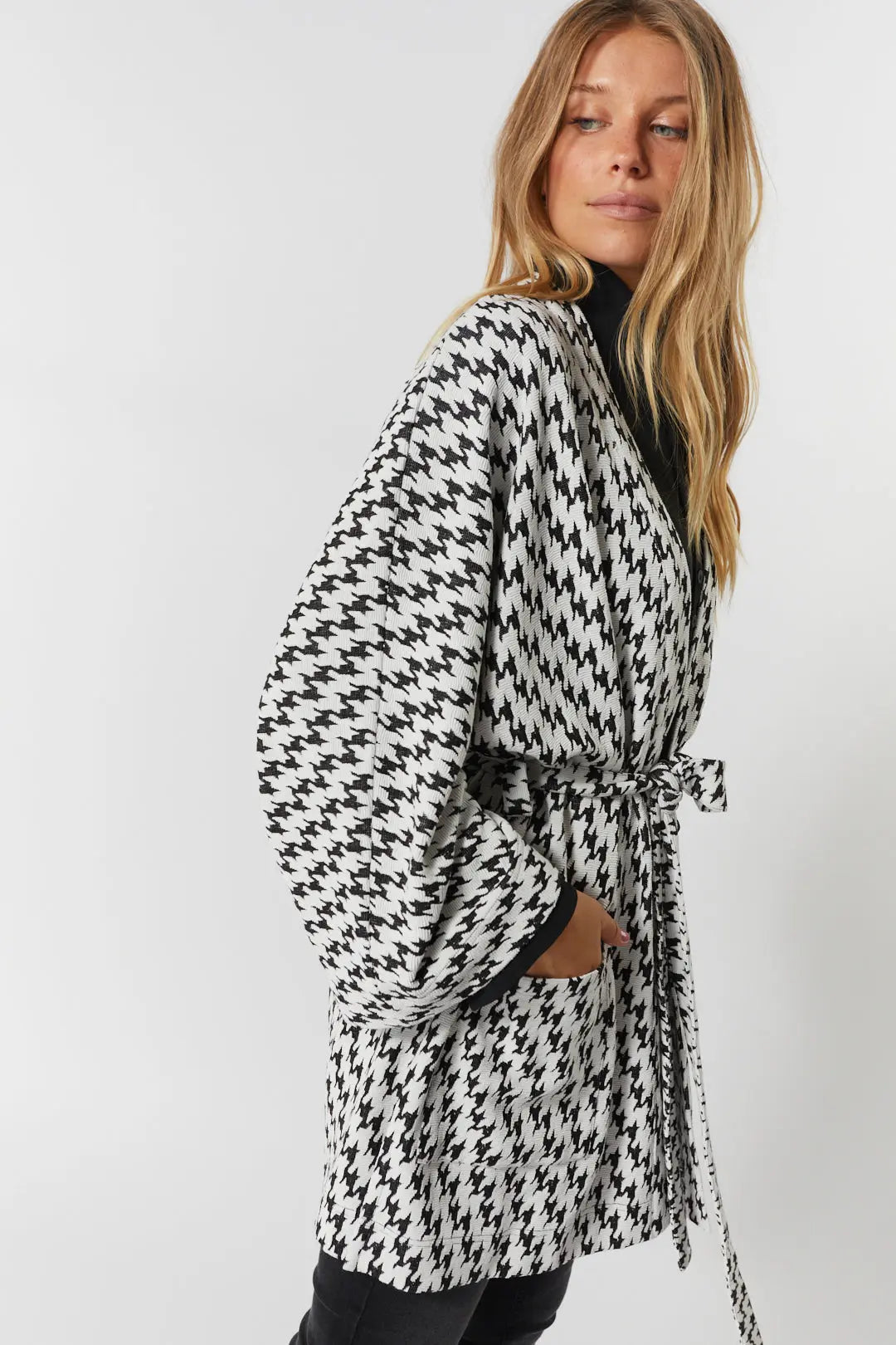 Veste kimono à motif pied-de-poule noir et blanc| Mekong JOELLE Collection