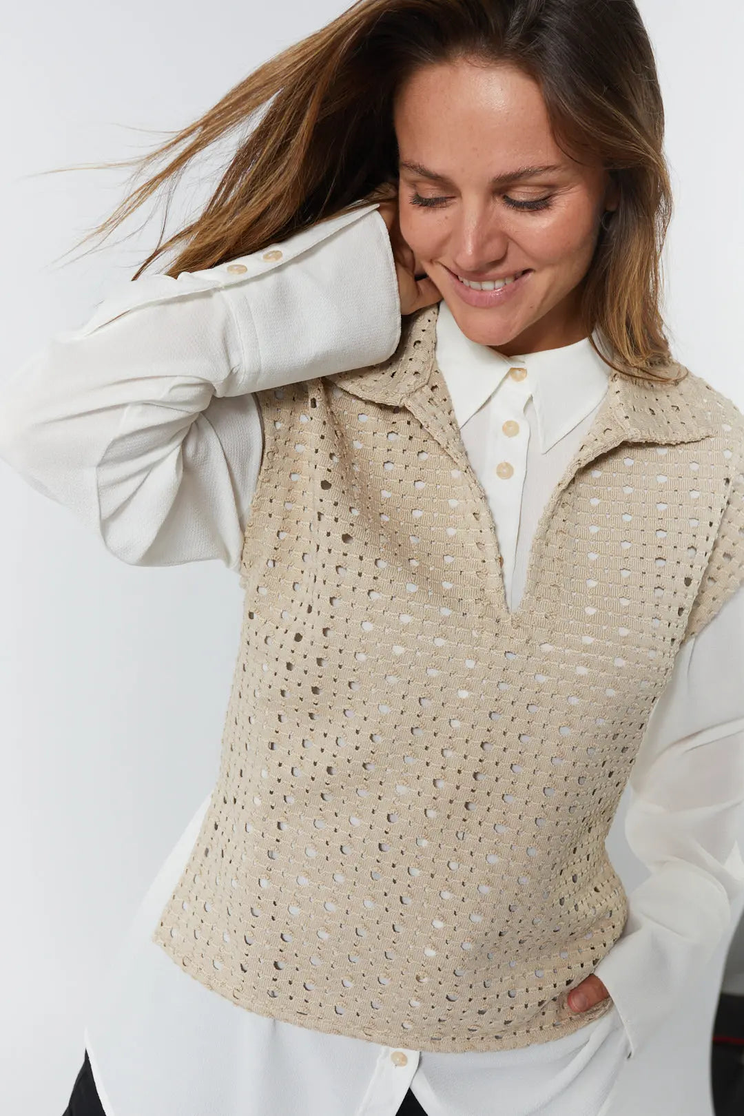 Chandail grège encolure en V | Isabeau JOELLE Collection