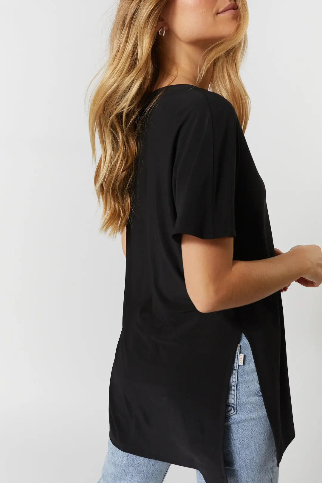 T-shirt noir manches courtes | Adelina JOELLE Collection