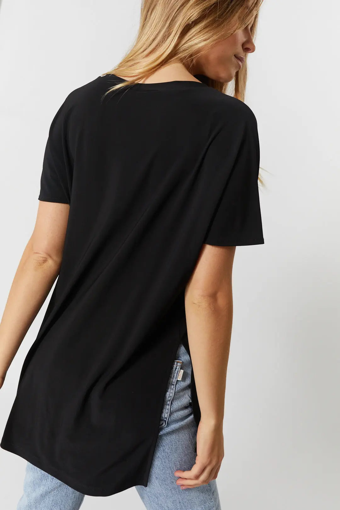 T-shirt noir manches courtes | Adelina JOELLE Collection