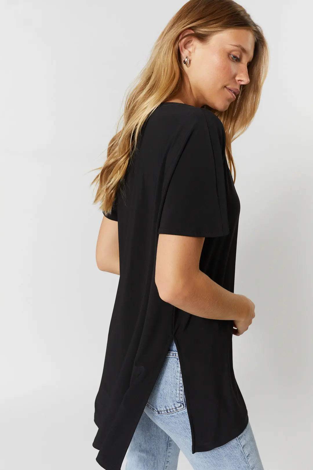 T-shirt noir manches courtes | Adelina JOELLE Collection