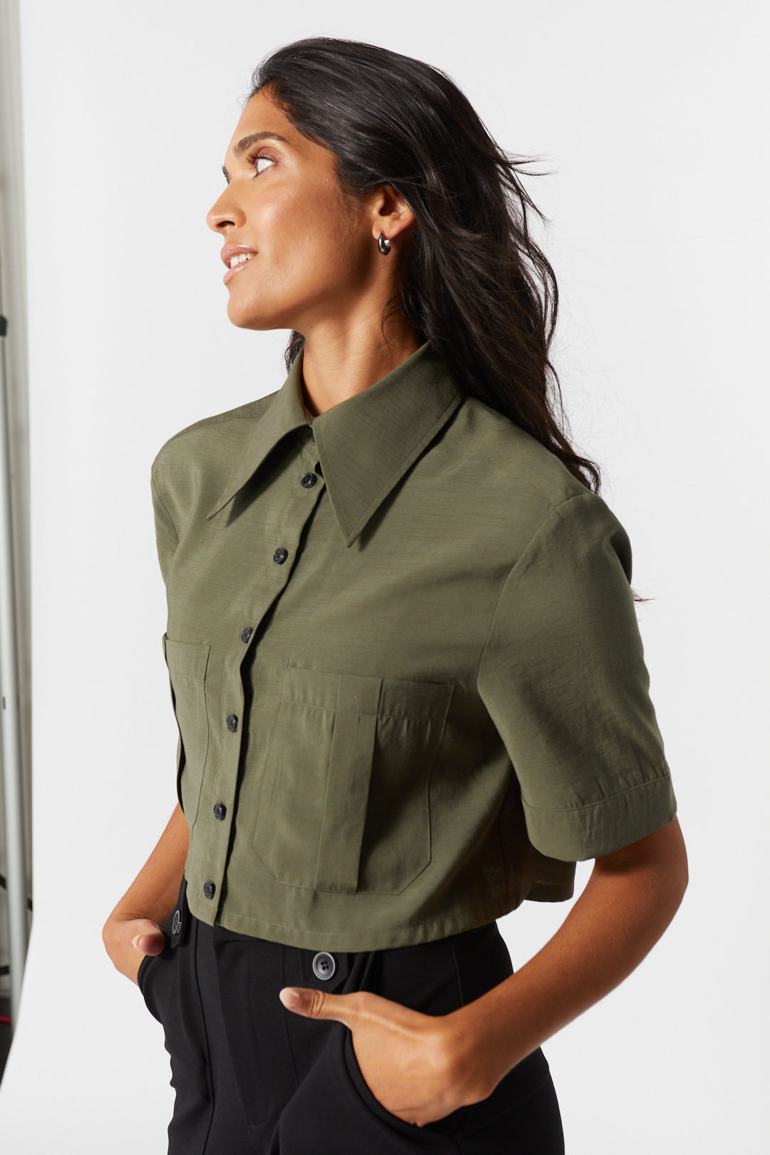 Short-sleeved khaki green shirt | Brittany