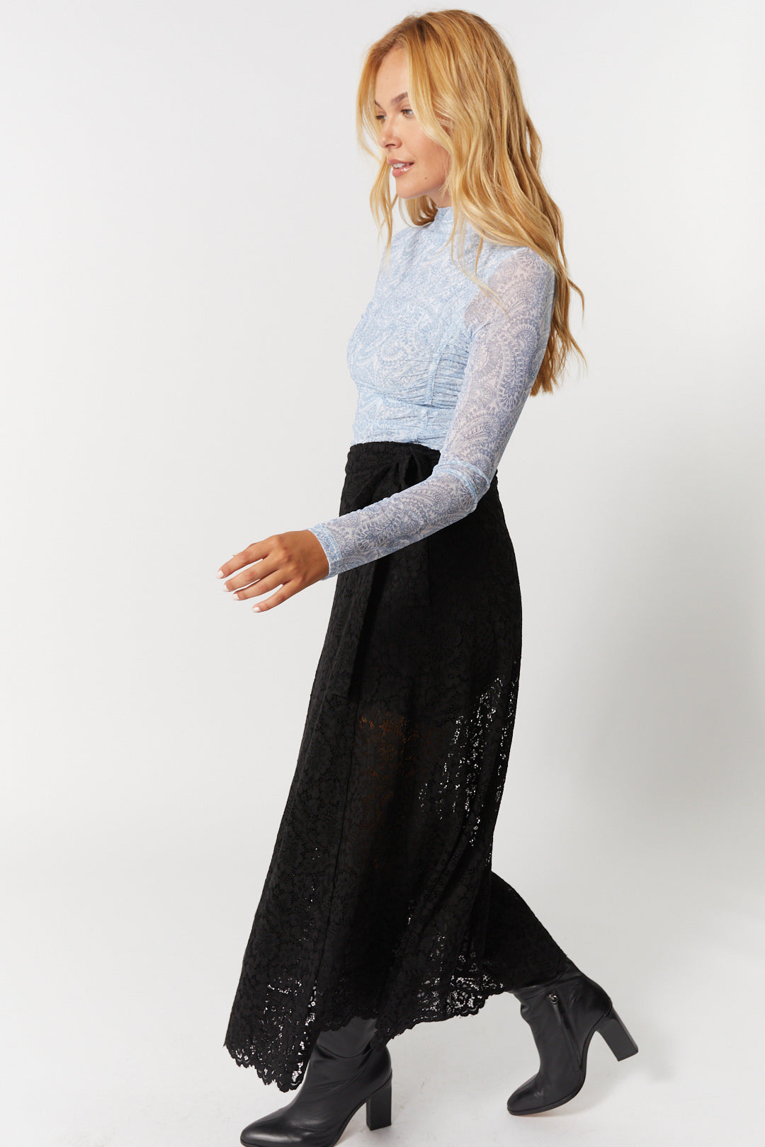 Long black lace wrap skirt | Guylaine