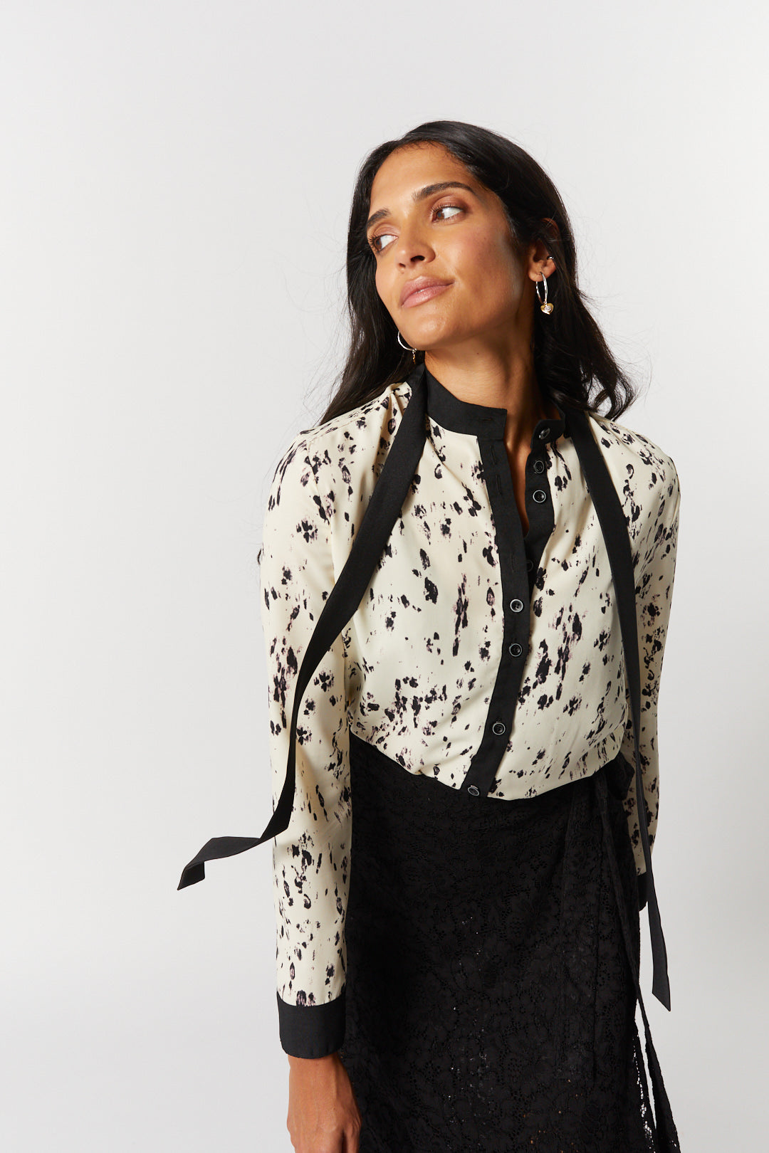 Ivory shirt with black spotted patterns | Madsen