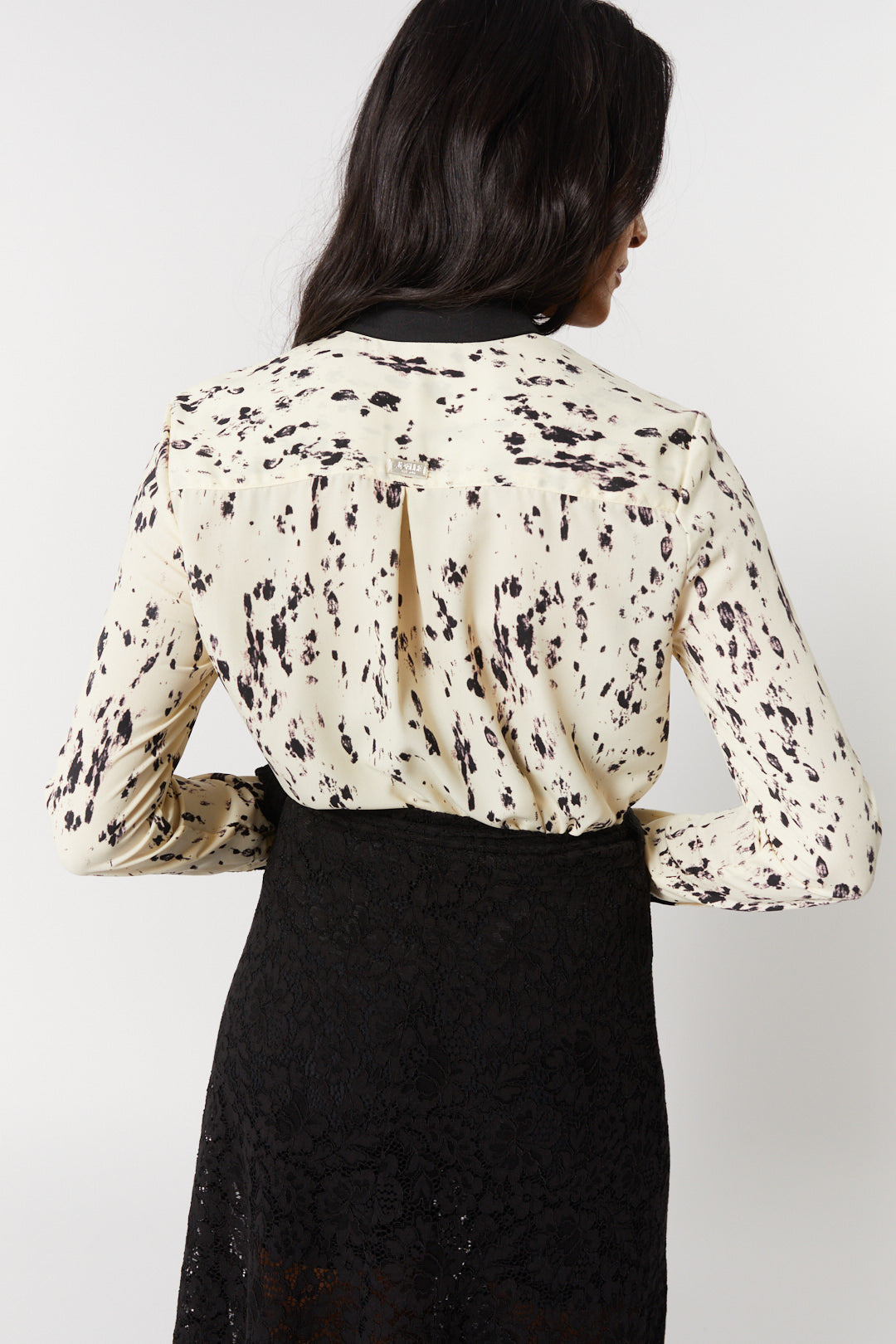 Ivory shirt with black spotted patterns | Madsen