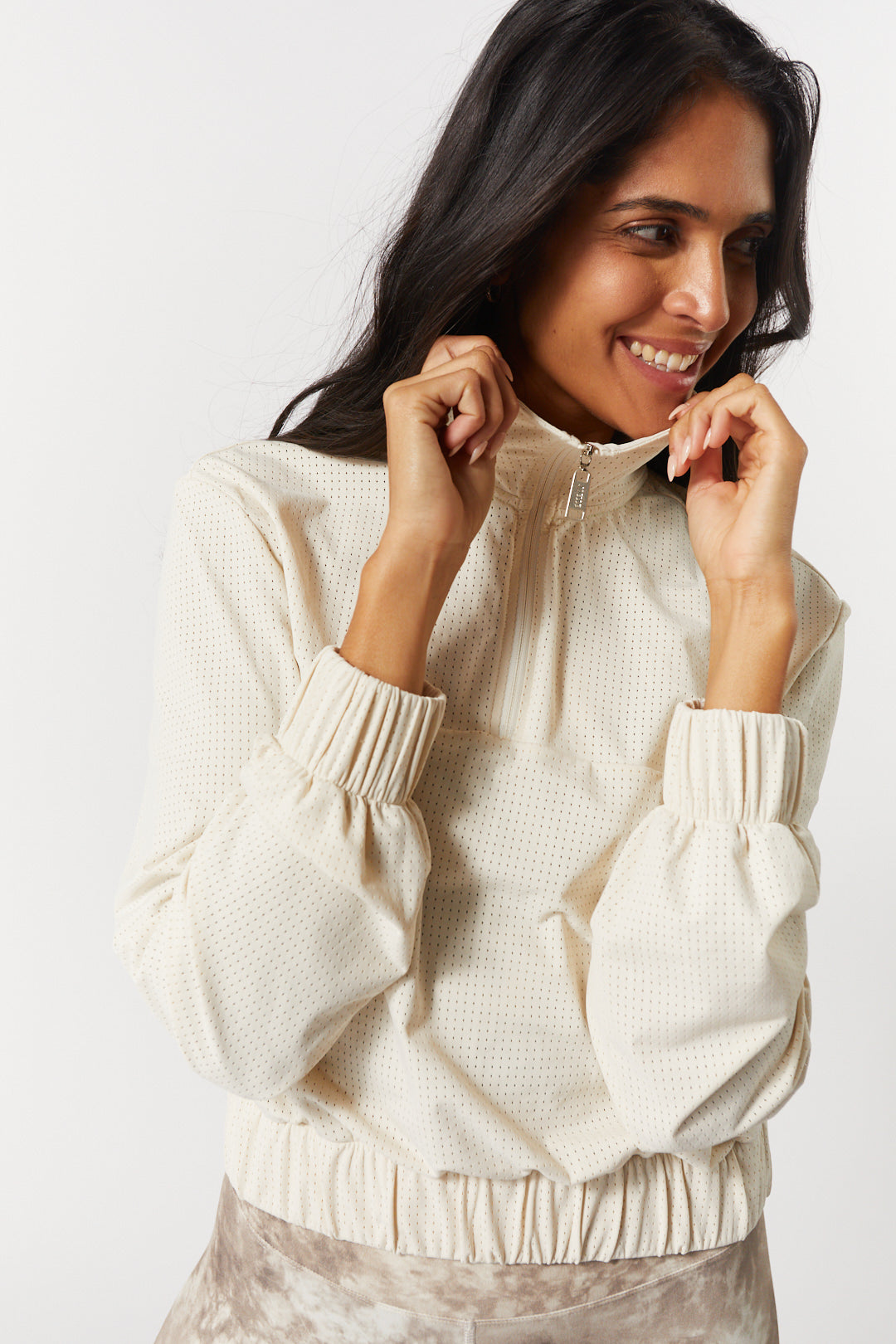 Short beige sweater with zip neckline | Imirey