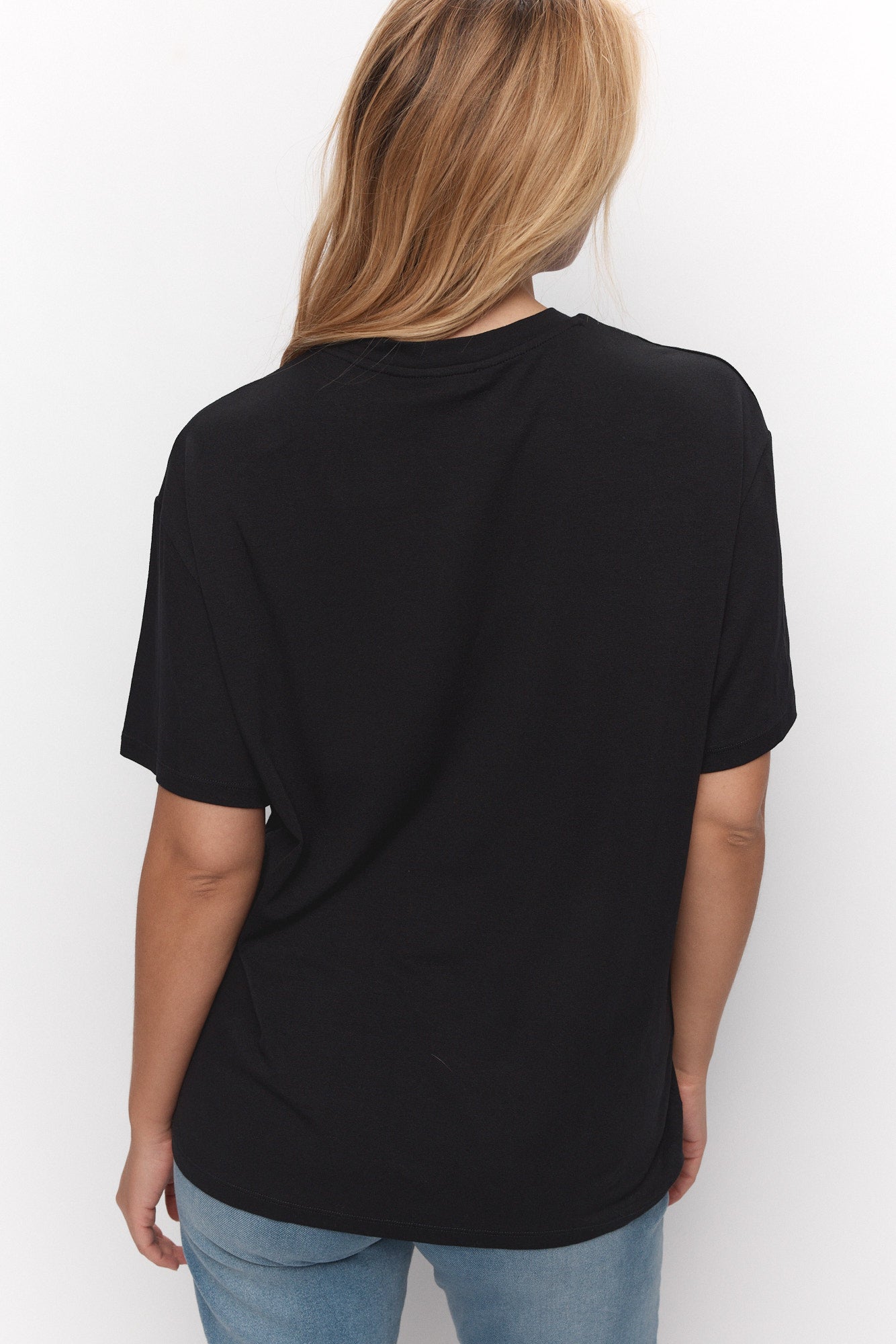 Black embroidered logo t-shirt | Laurenzo