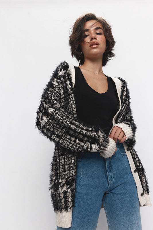 White and black houndstooth cardigan | Cardi