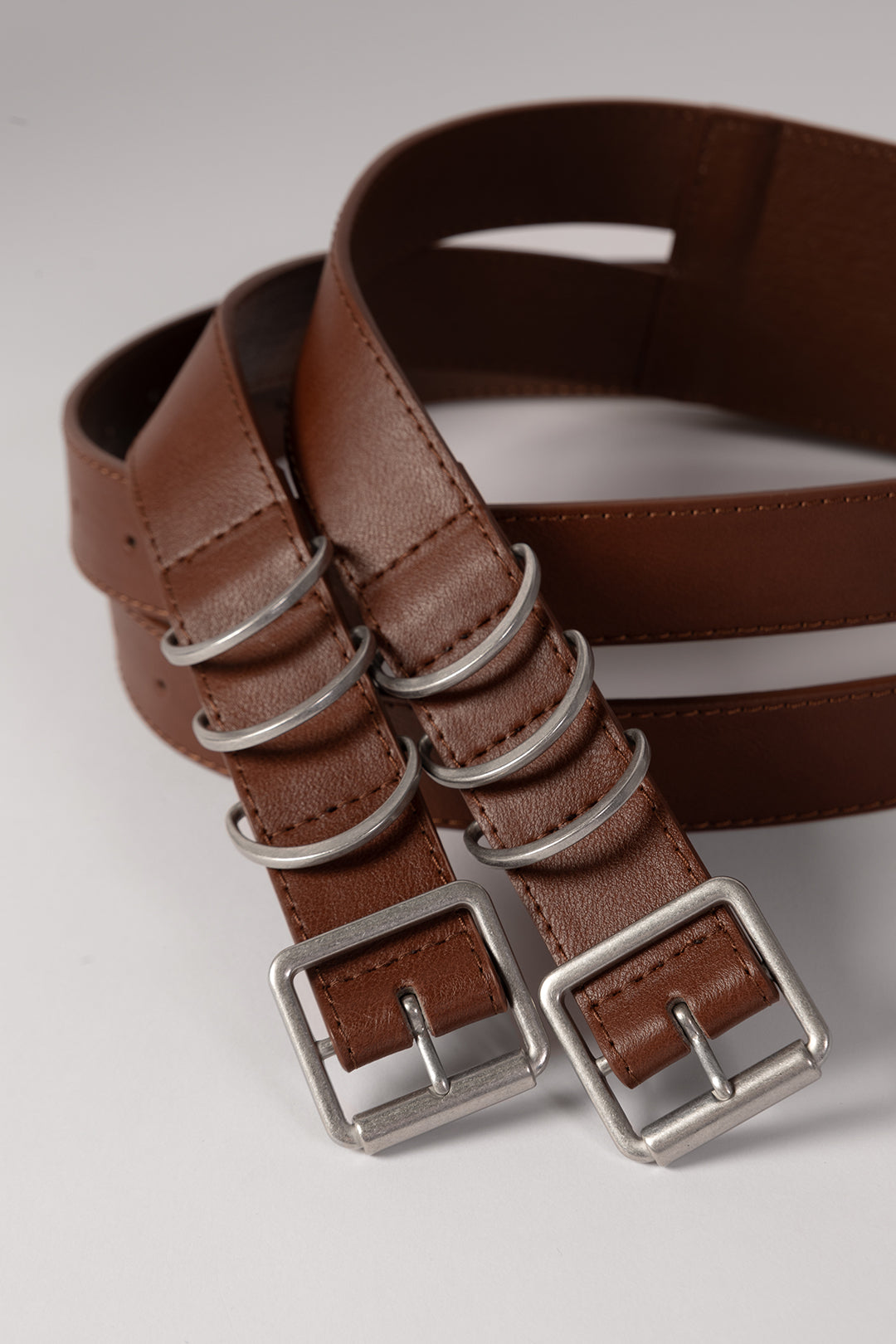 Double brown belt with brushed silver buckle | Rafele
