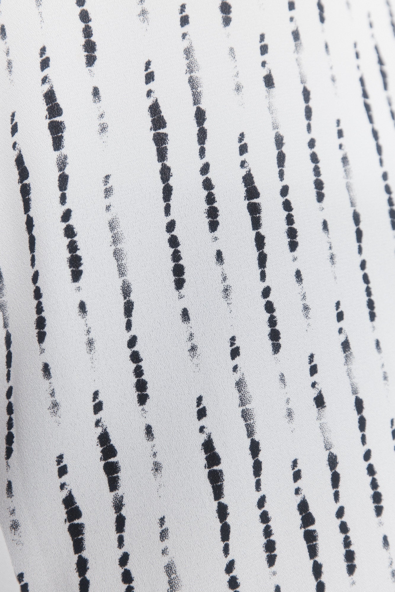Quincy | White and black shirt