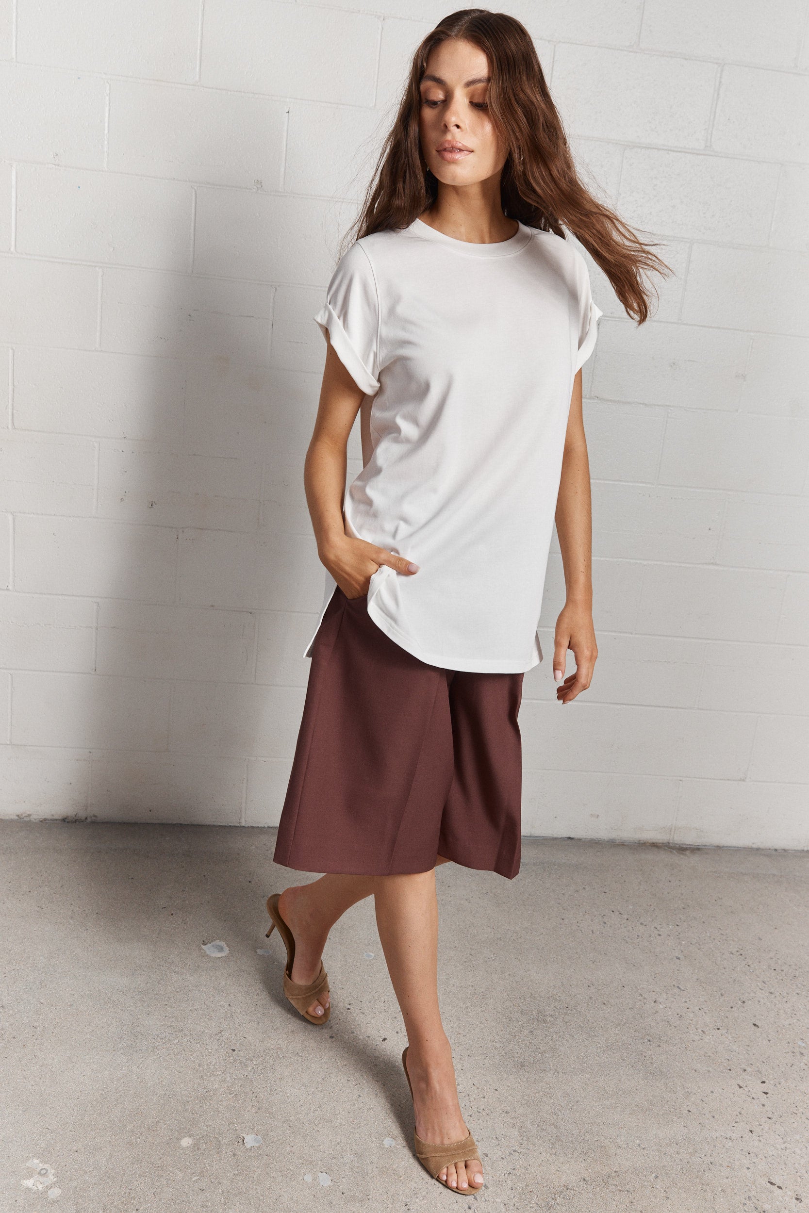 Slater | Oversized white T-shirt with rolled sleeves