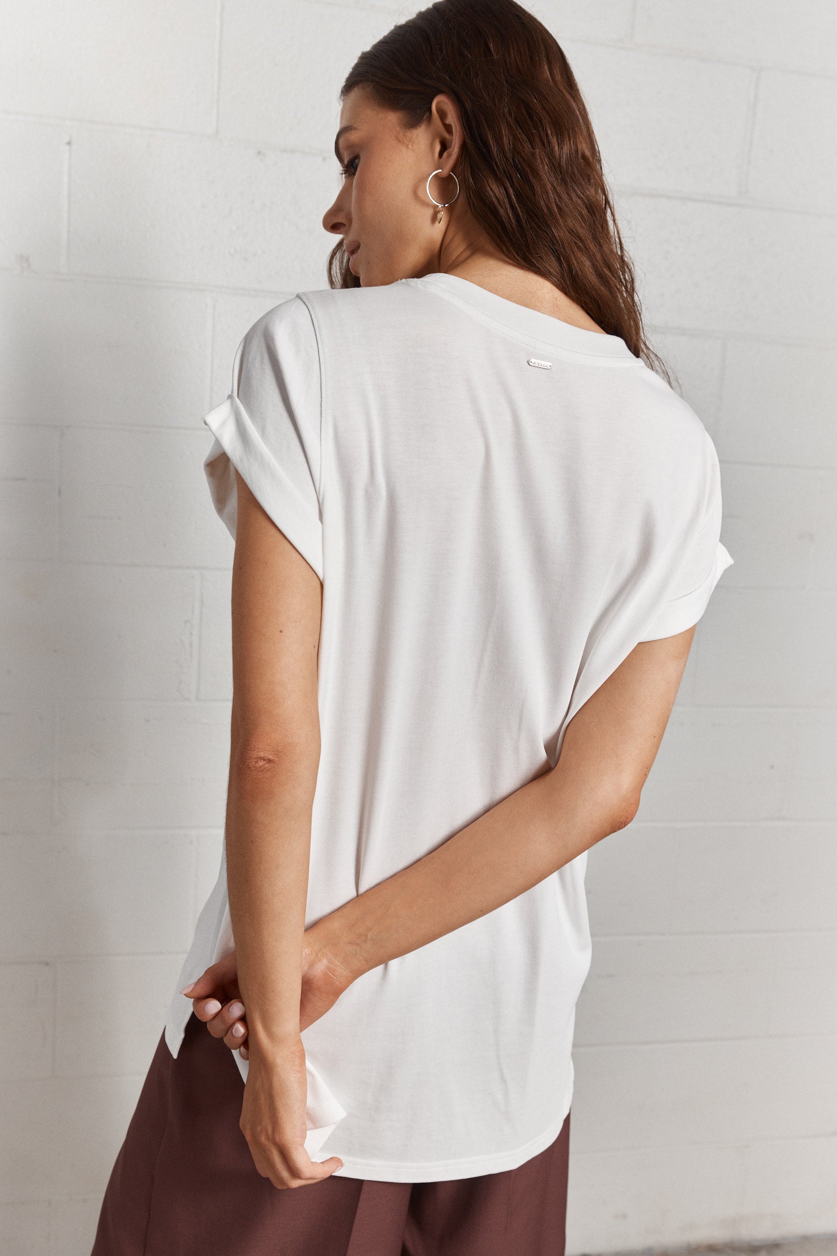 Slater | Oversized white T-shirt with rolled sleeves