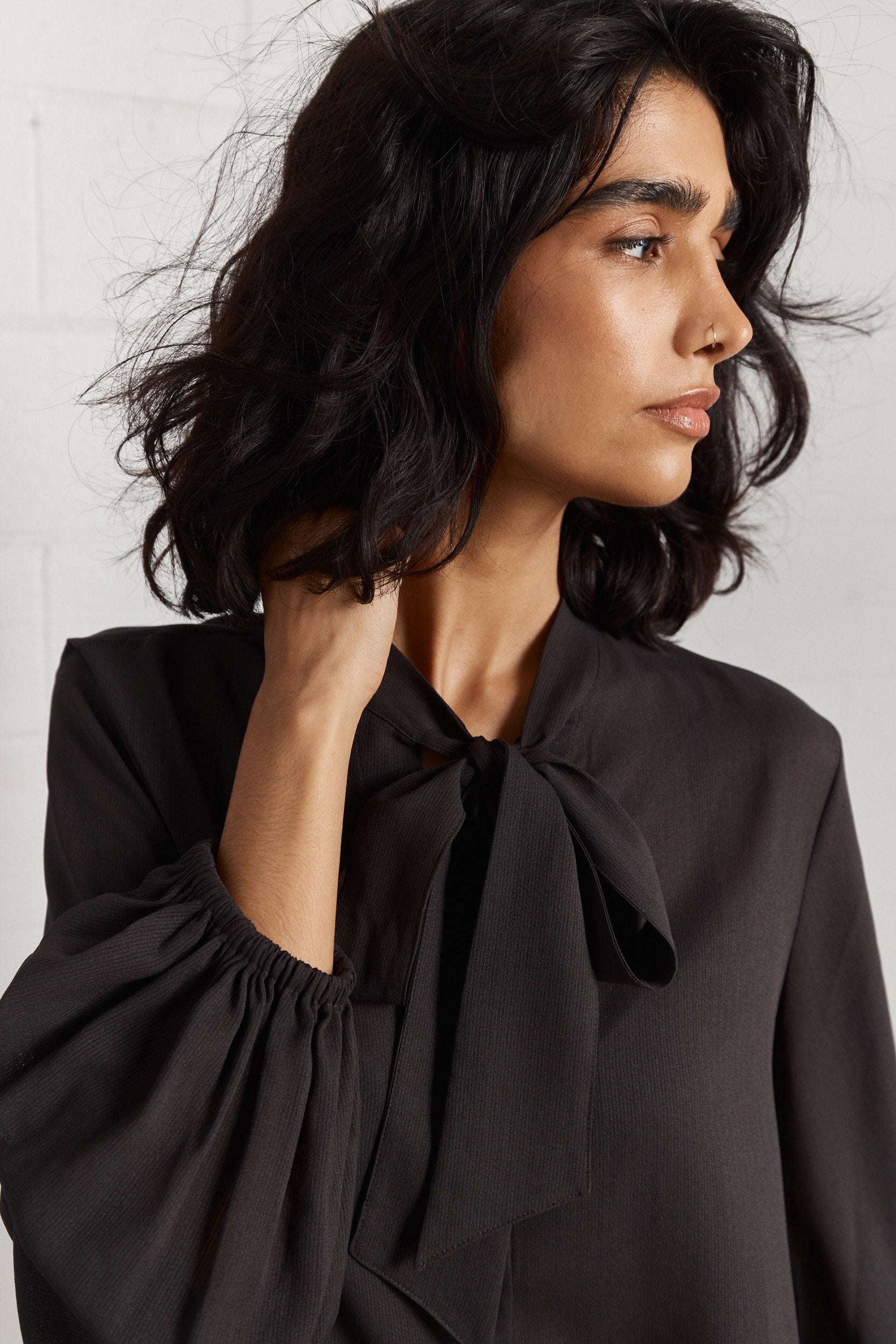 Adeline | Chemise noire semi-transparente