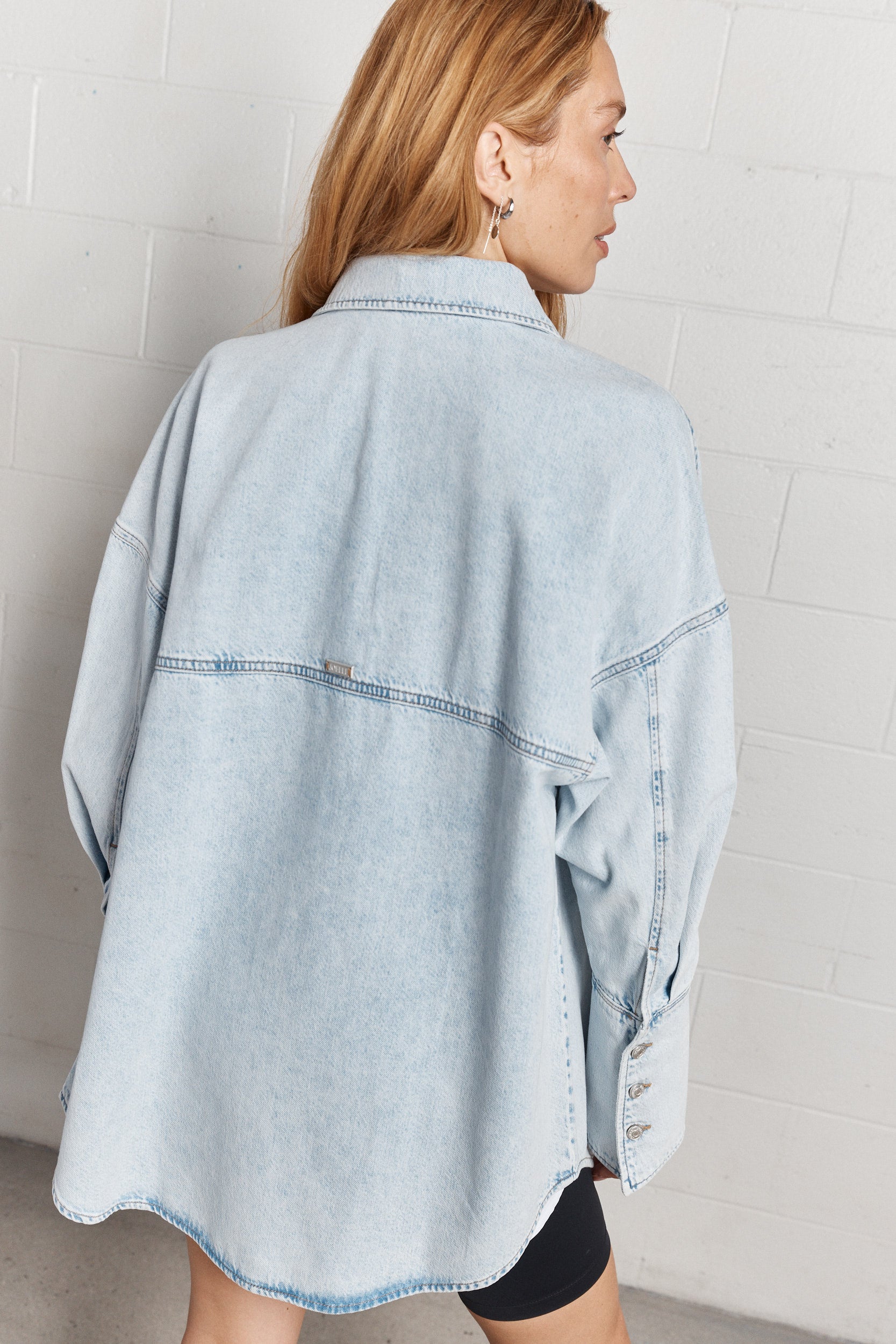Emiko | Chemise en denim bleu délavé