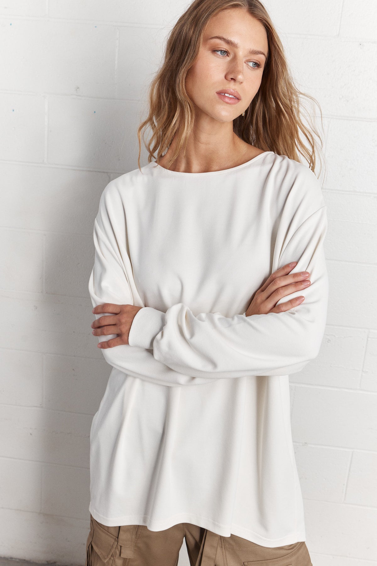 Thella | Chandail blanc ouvert au dos