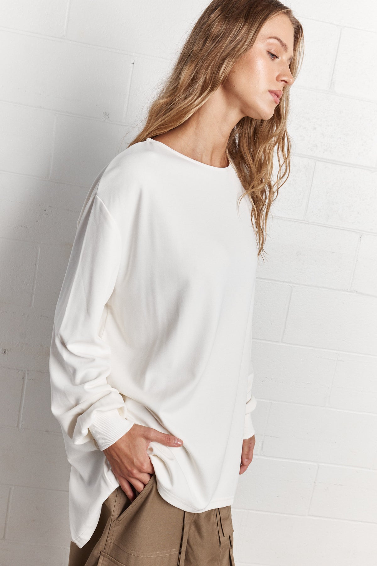 Thella | Chandail blanc ouvert au dos