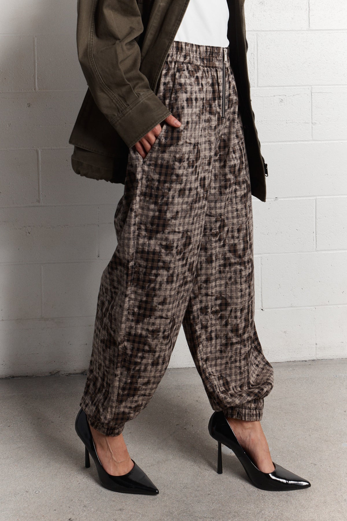 Love | Pantalon ballon à plaid noir délavé