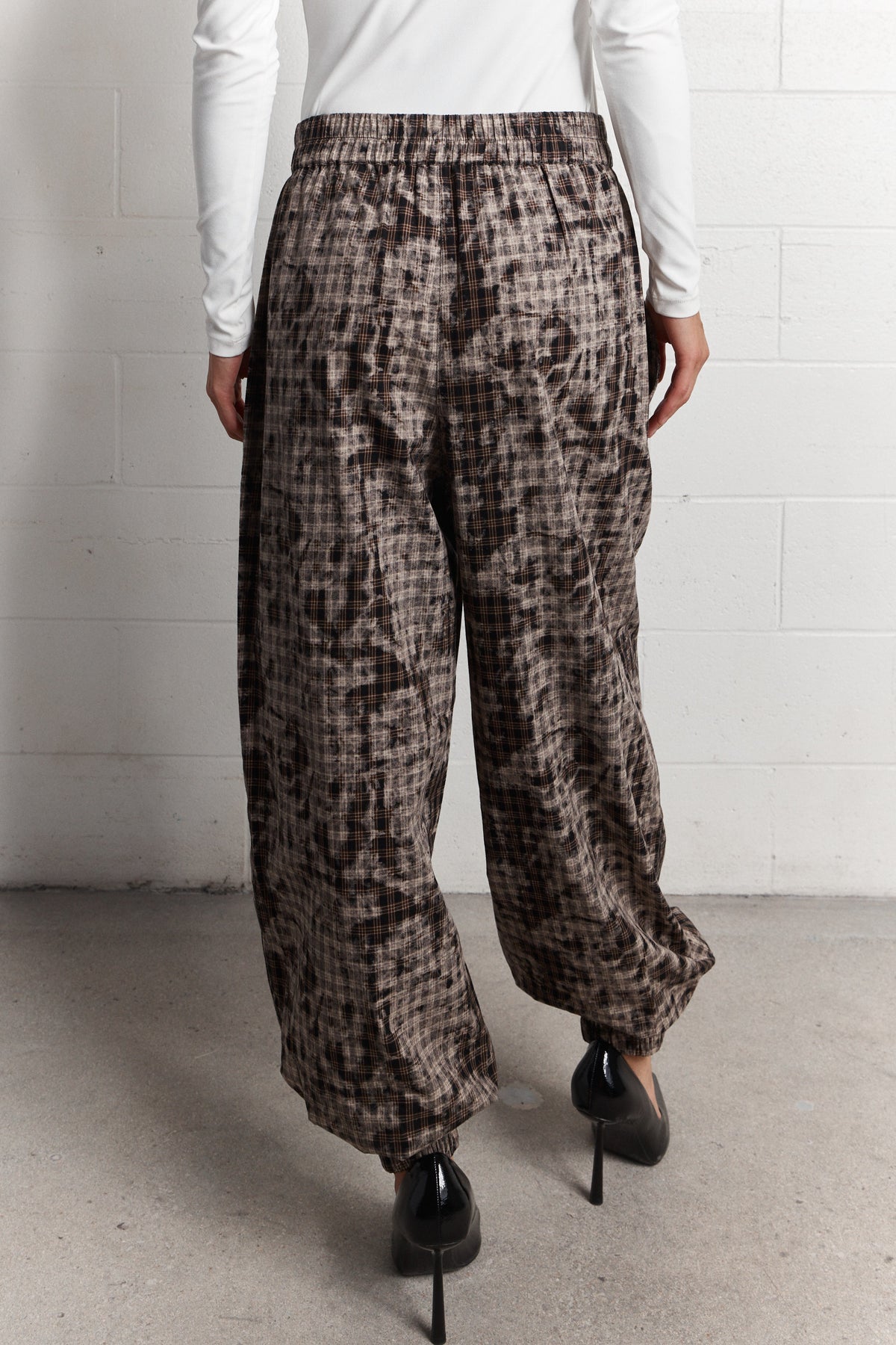 Love | Pantalon ballon à plaid noir délavé