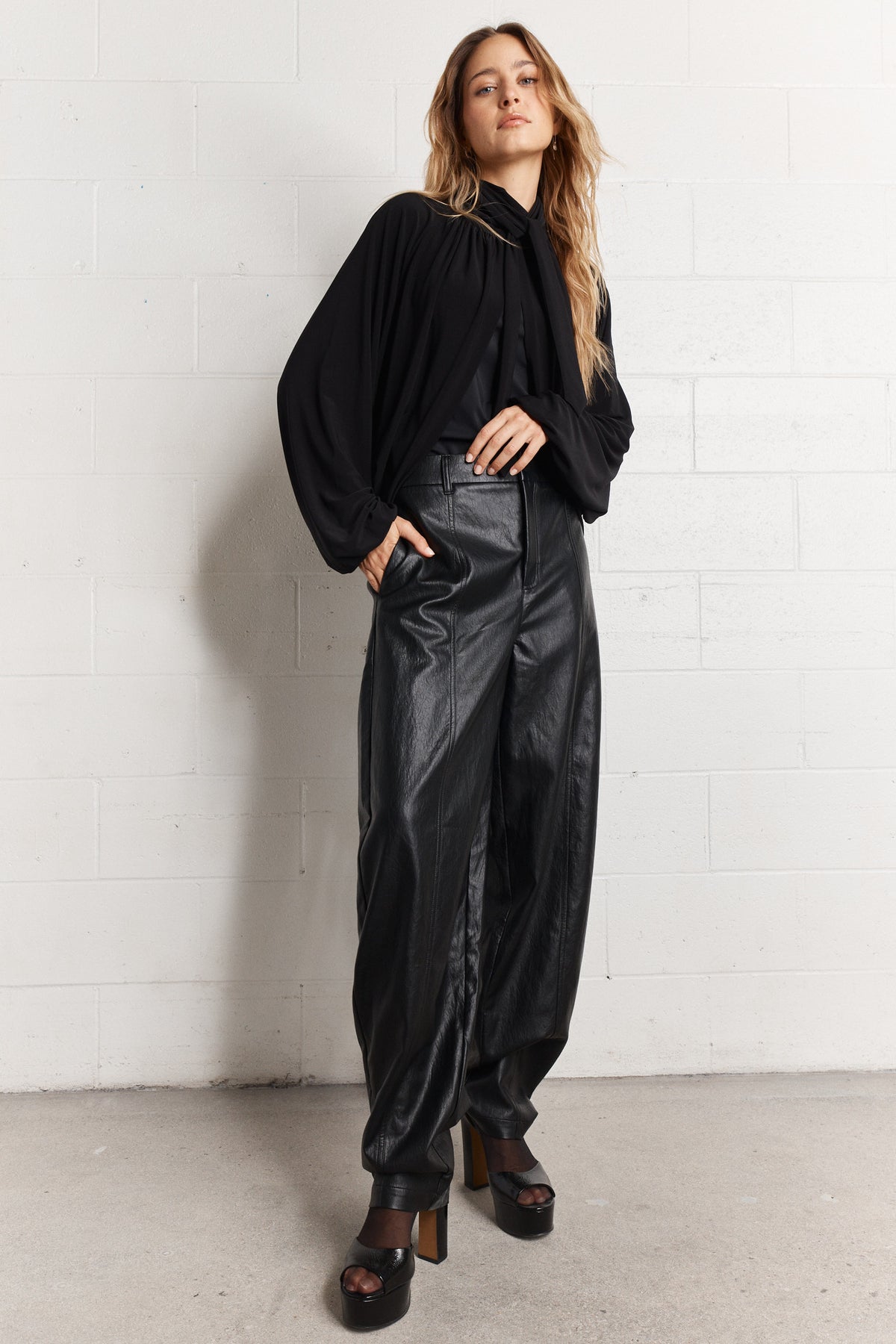 Flavino | Pantalon noir en similicuir JOELLE | Femme