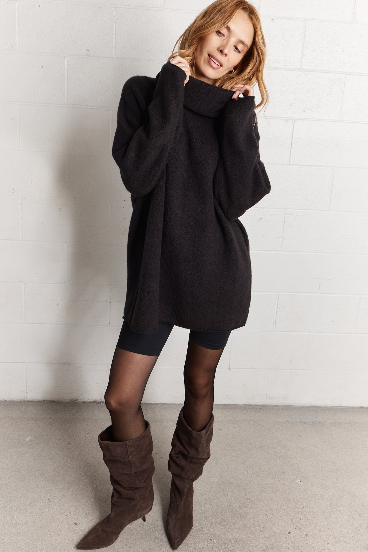 Robin | Robe noire à col tubulaire