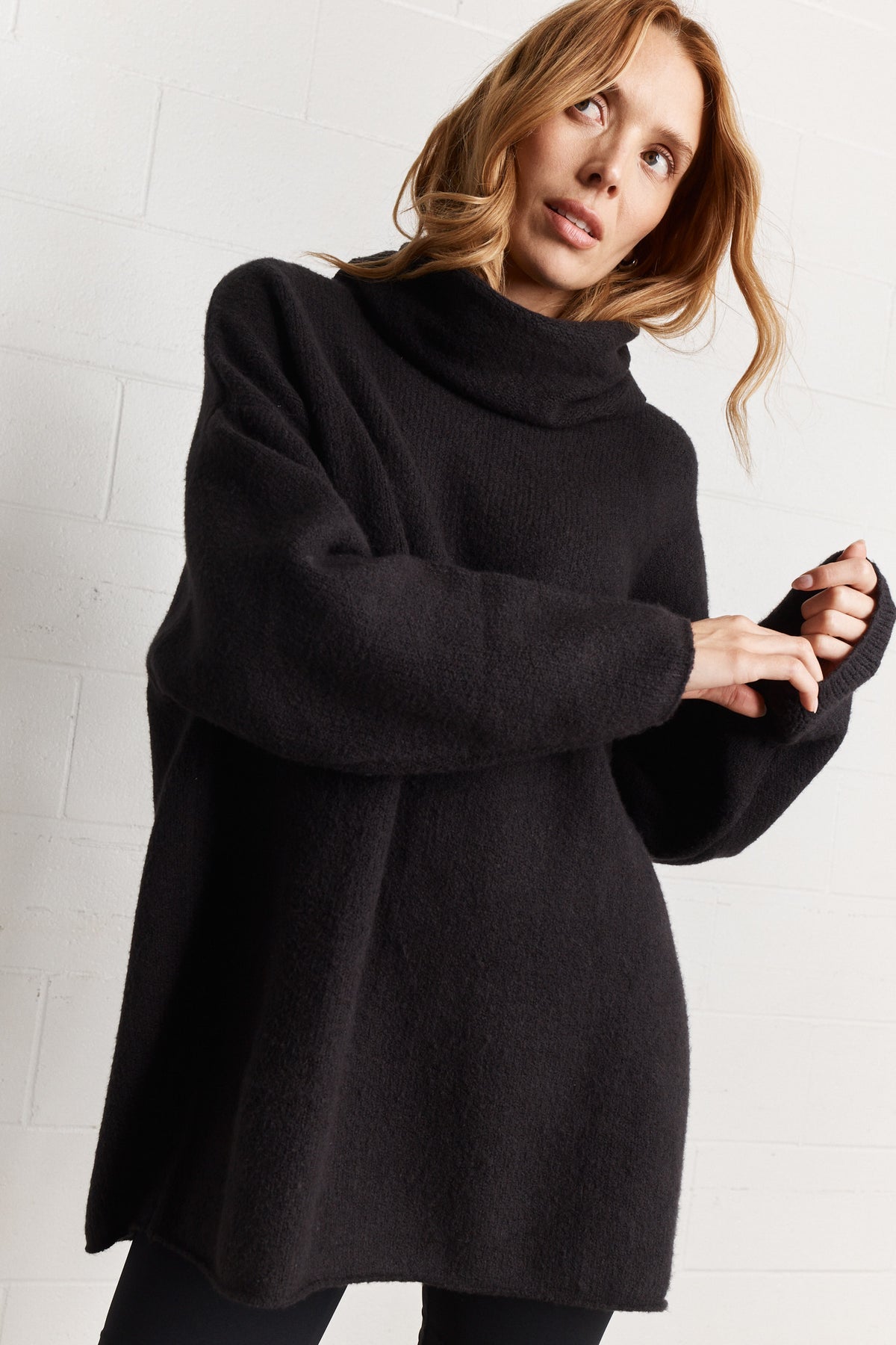 Robin | Robe noire à col tubulaire