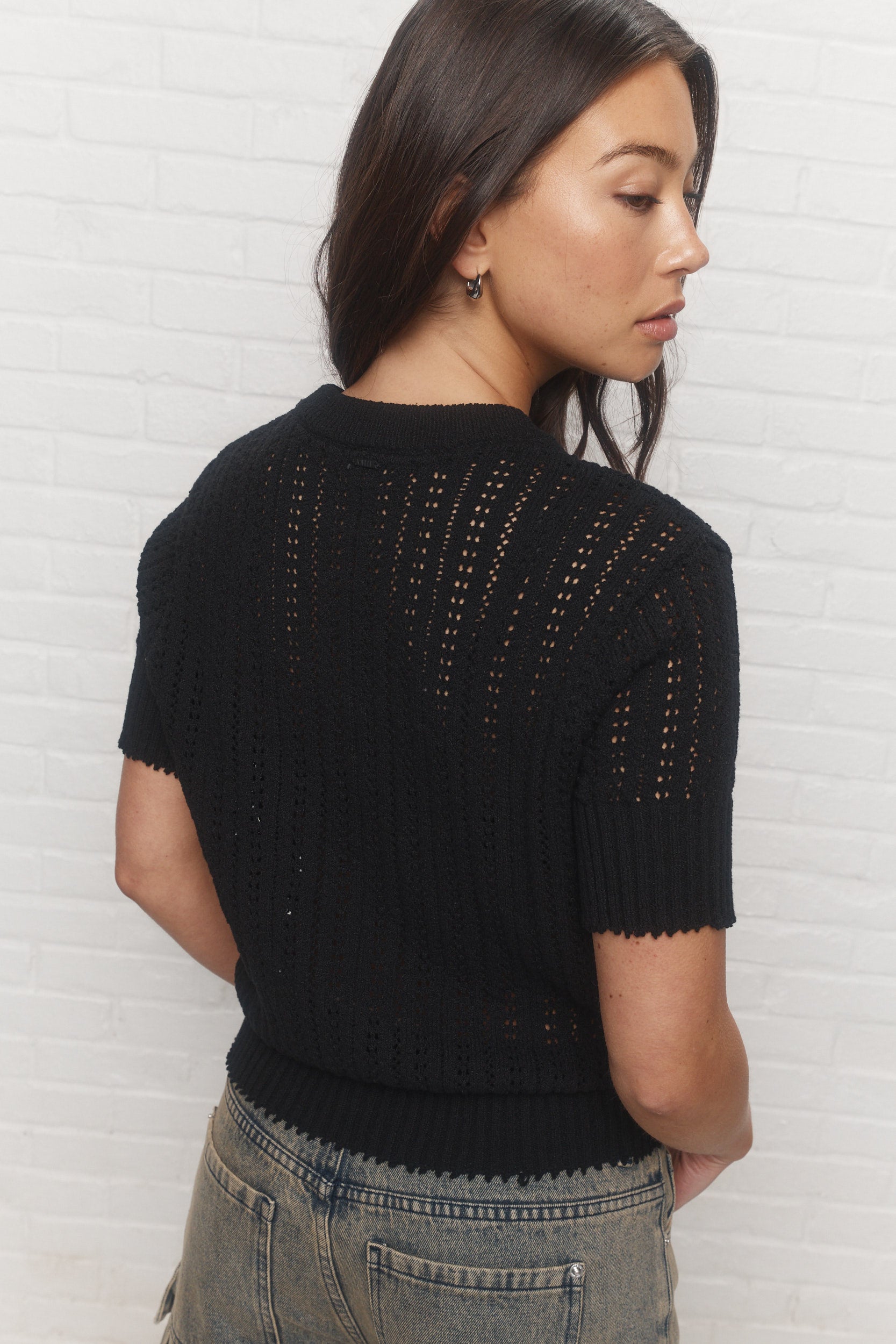 Etta Chandail noir à manches courtes JOELLE Collection