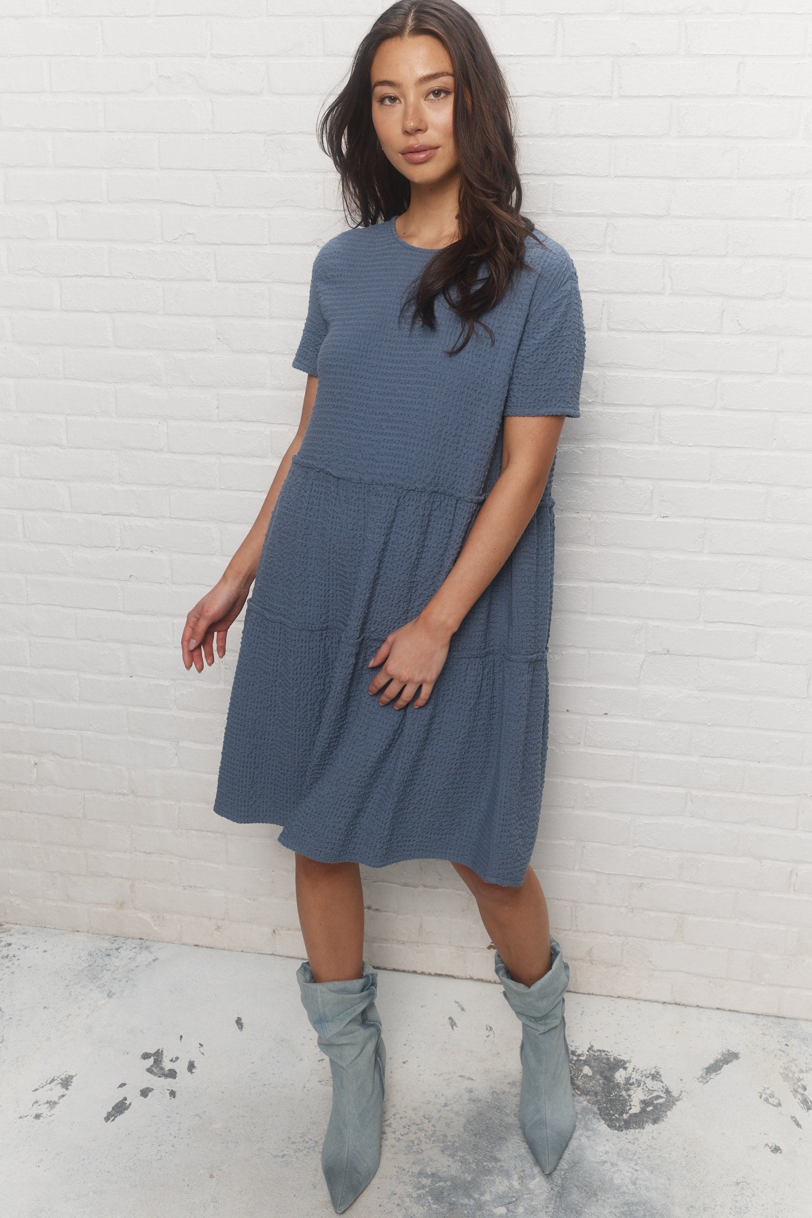 Nori Robe bleue ample à manches courtes JOELLE Collection