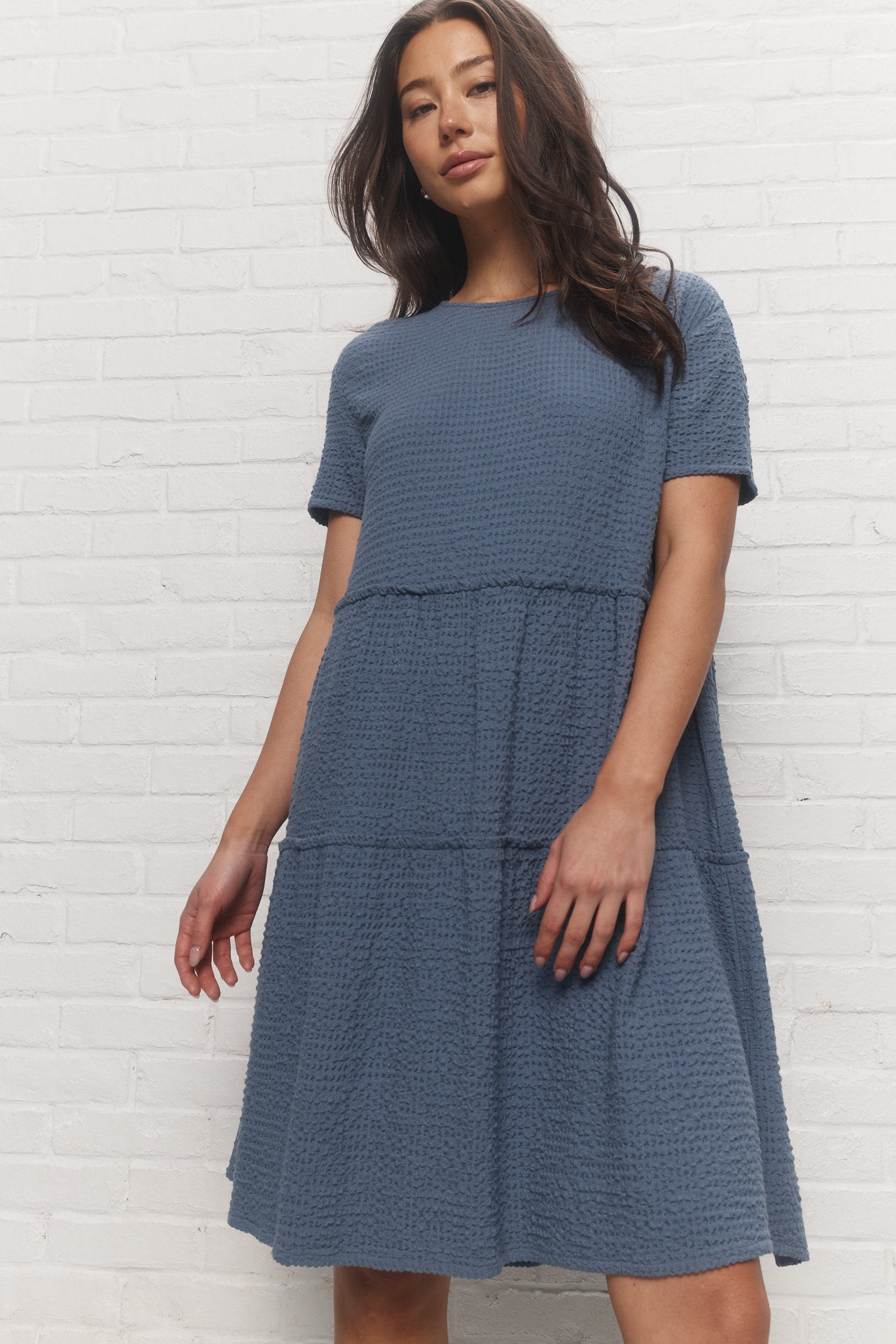 Nori Robe bleue ample à manches courtes JOELLE Collection