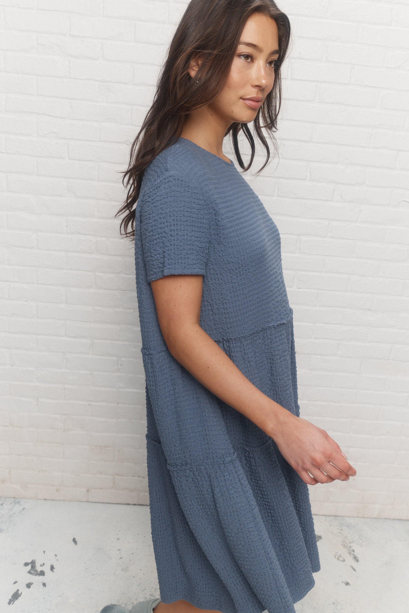 Nori Robe bleue ample à manches courtes JOELLE Collection