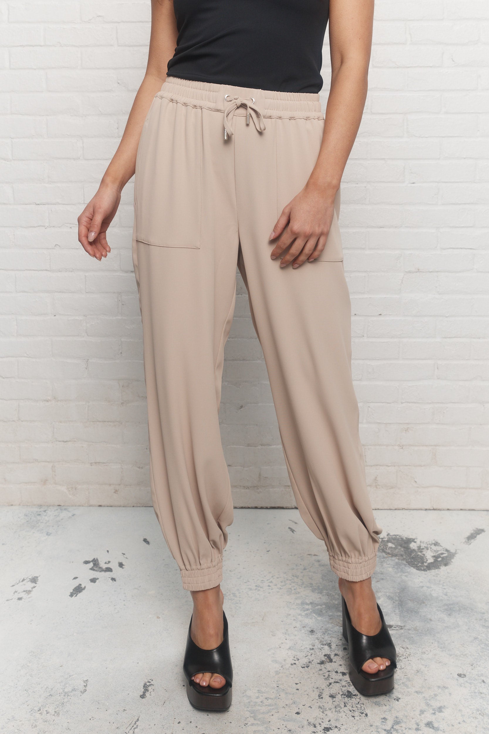 Marvin Pantalon beige ajusté à la cheville JOELLE Collection