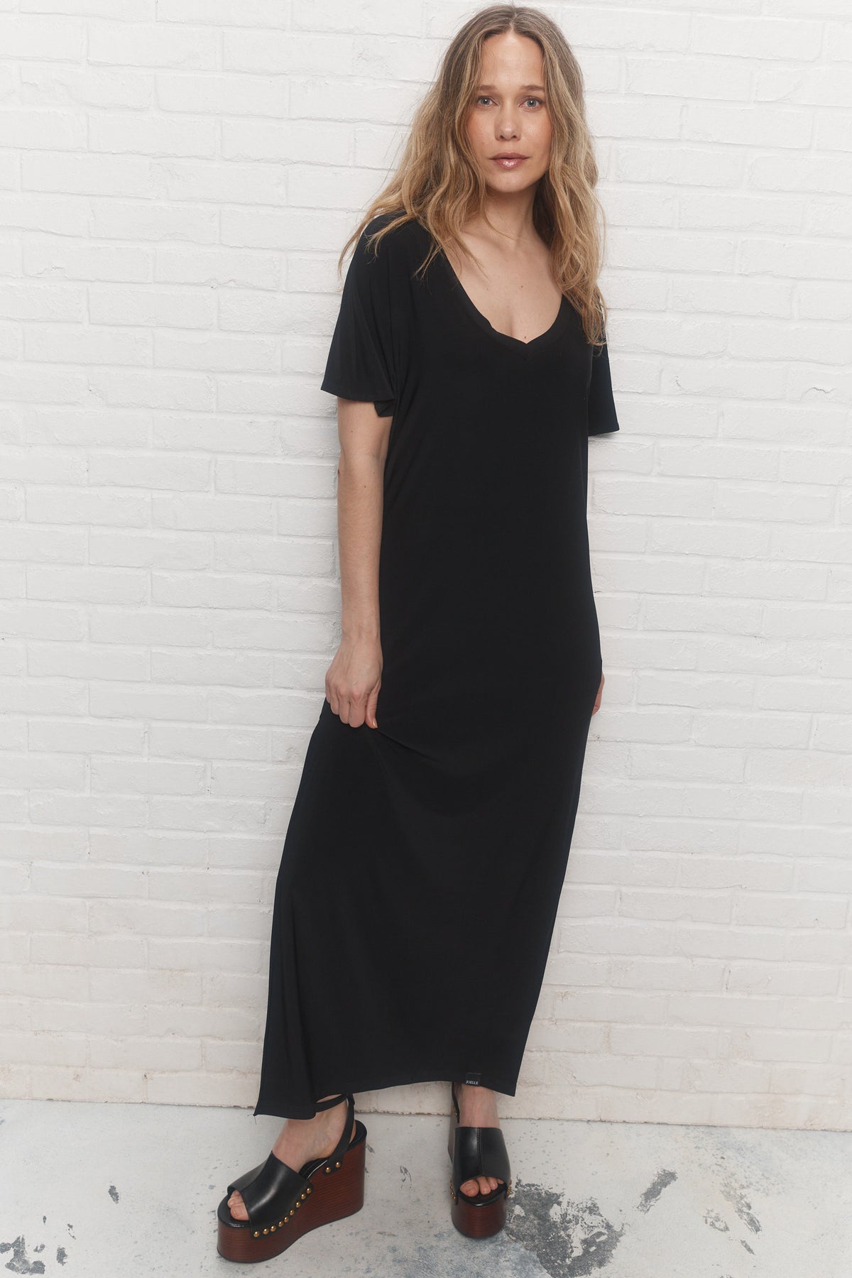 Caroline | Robe longue noire à fentes
