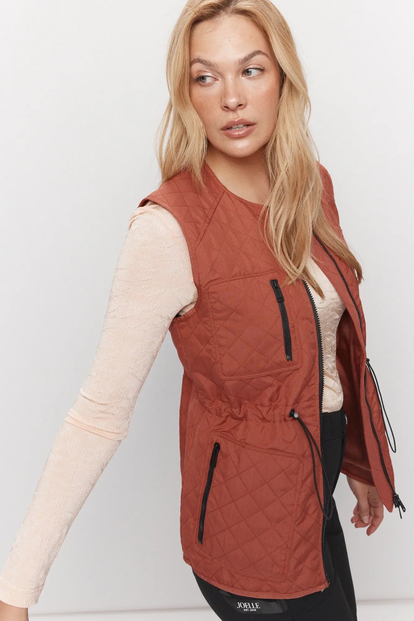 Brown adjustable waist quilted jacket | Cornellia