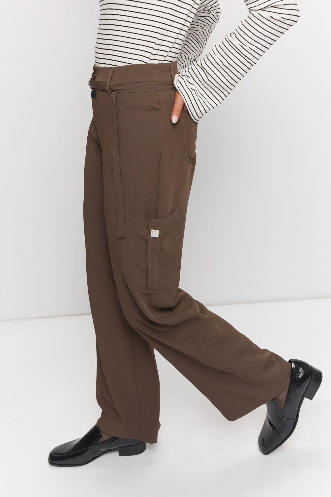 Pantalon kaki foncé évasé style cargo | Kurter JOELLE Collection